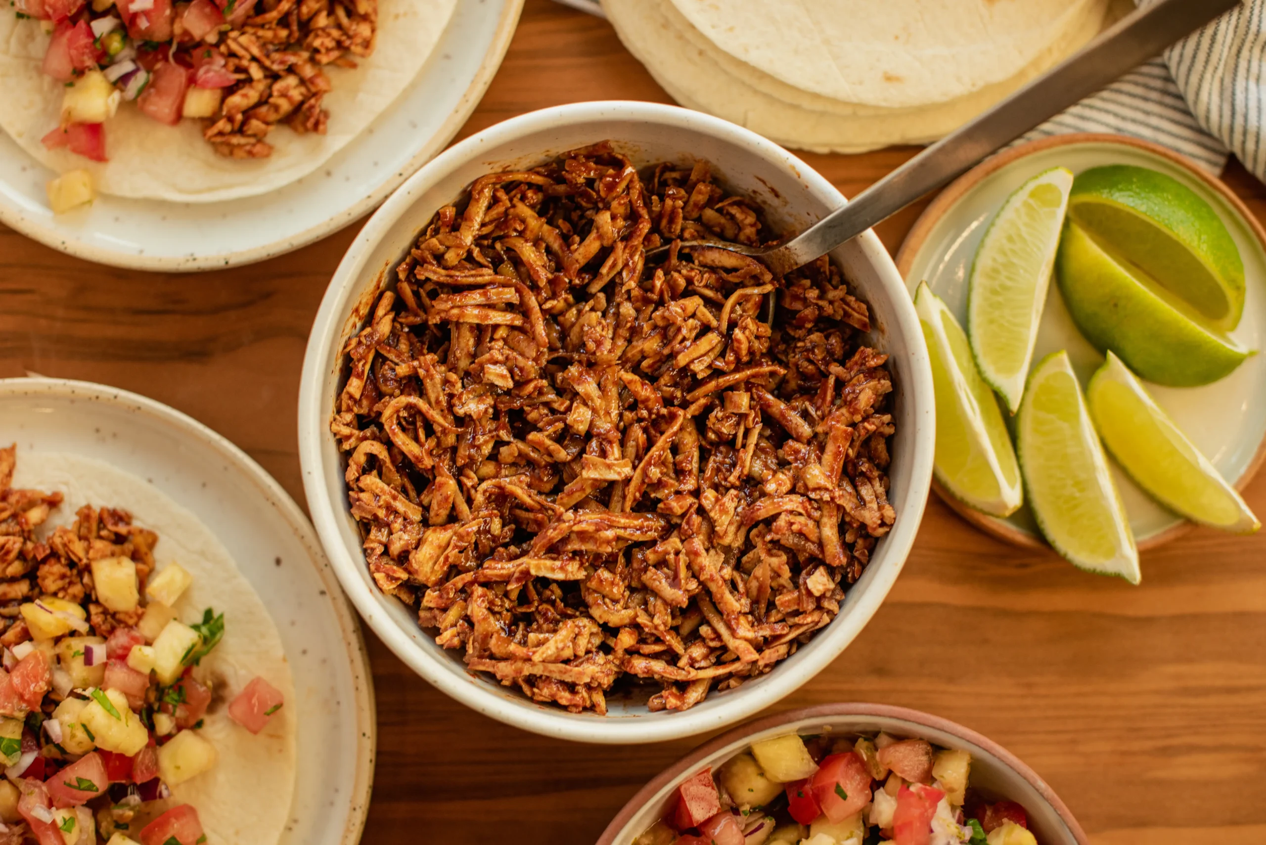 Tacos à l’effiloché de tofu BBQ