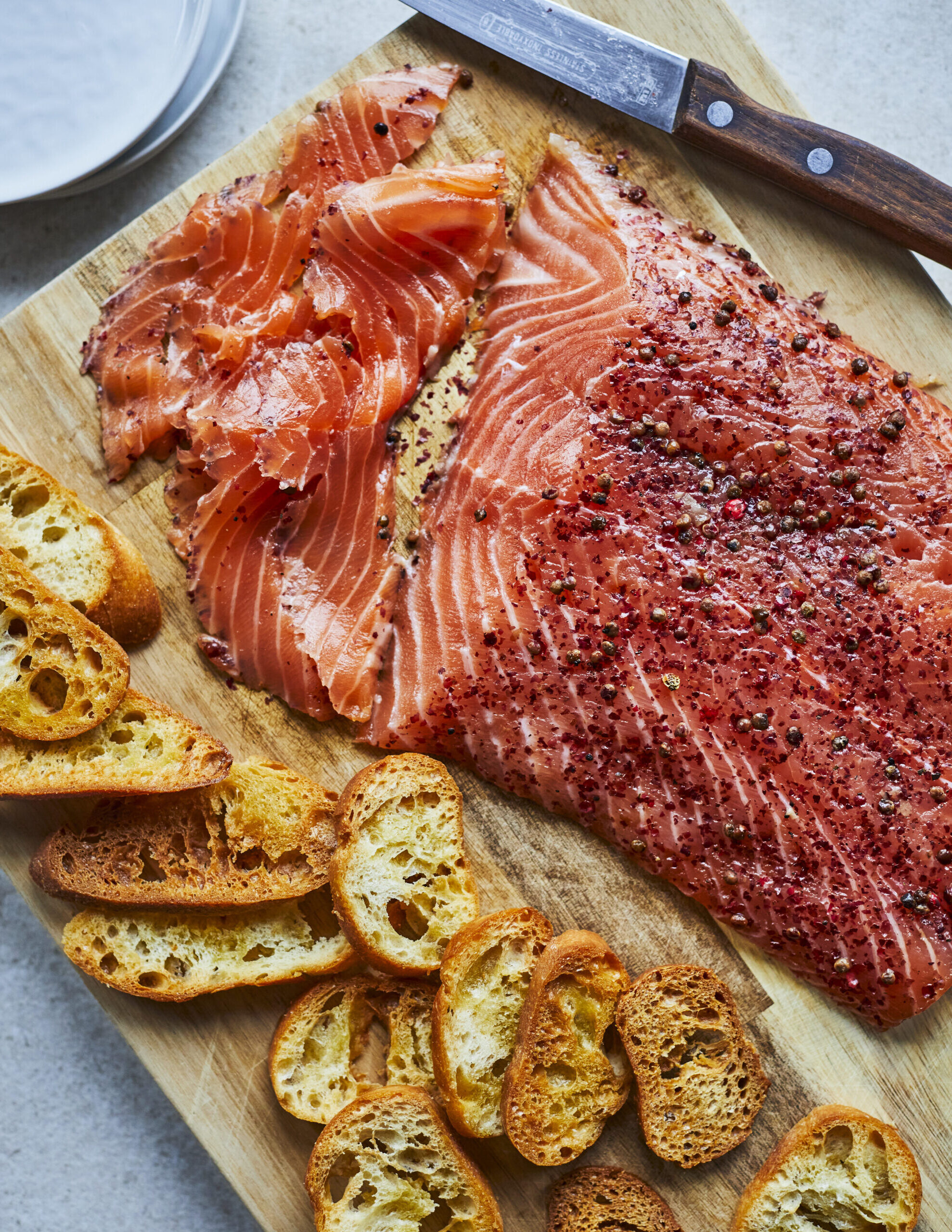 Gravlax de saumon au poivre rose