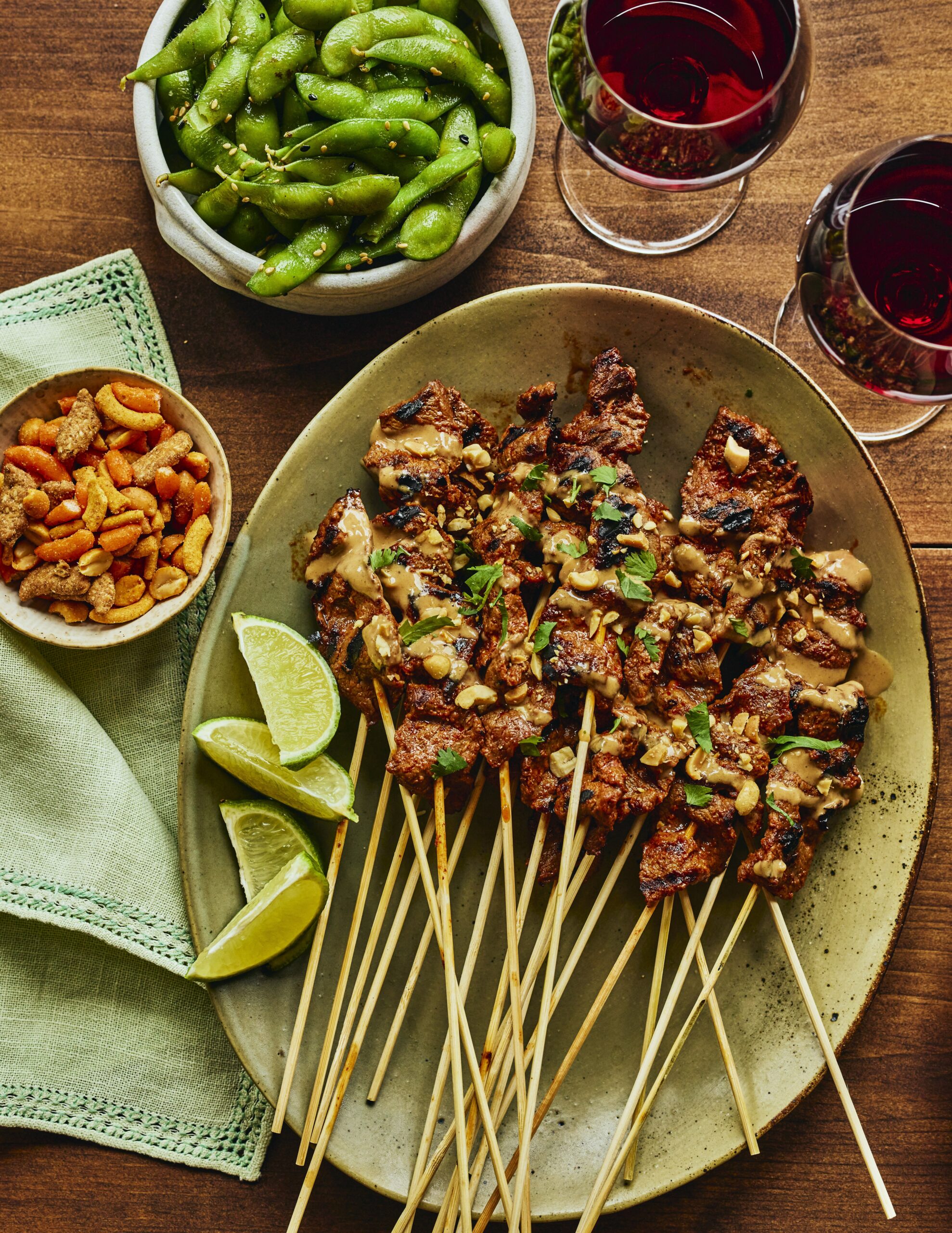 Satay de bœuf grillé aux arachides