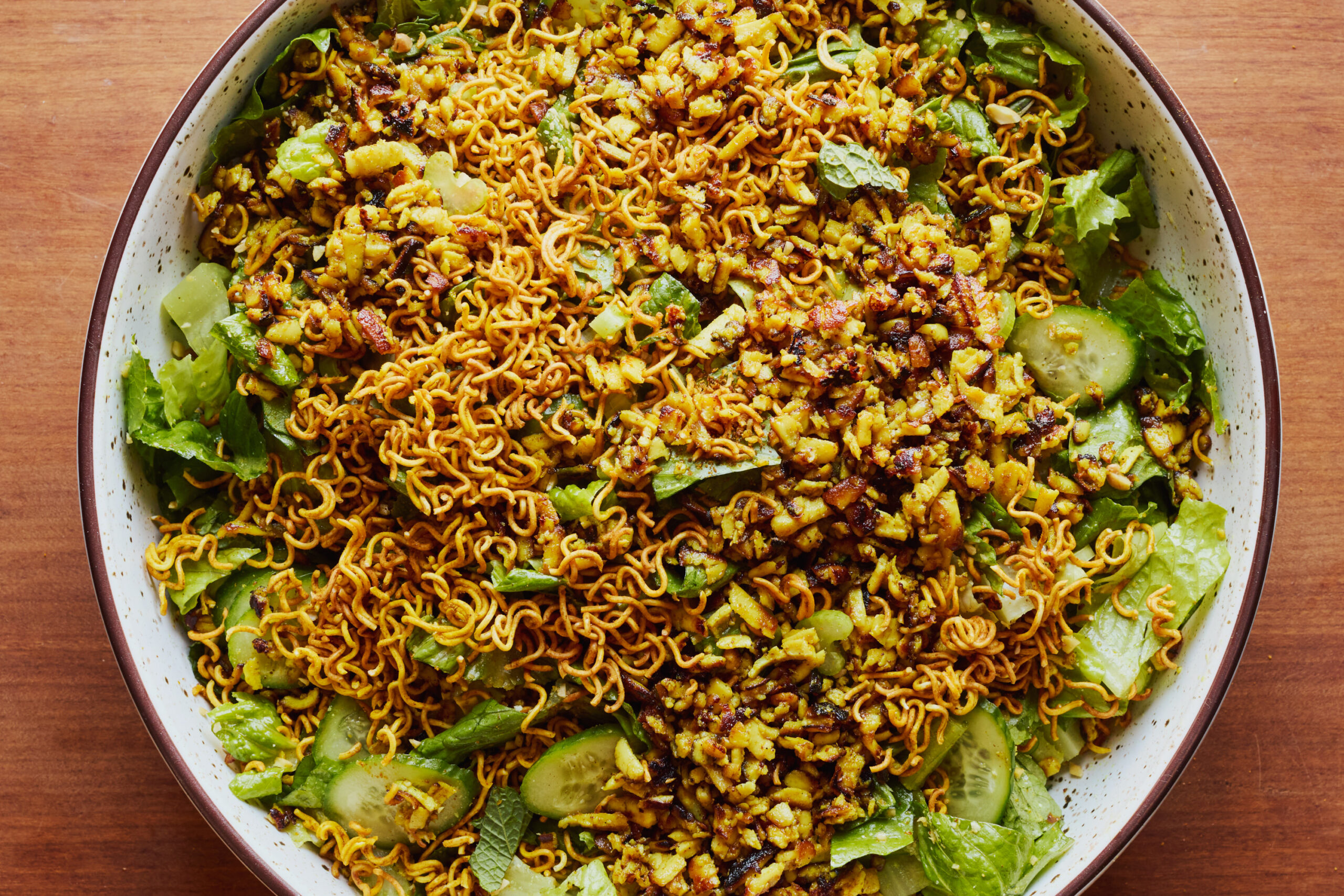Salade aux nouilles ramen croustillantes