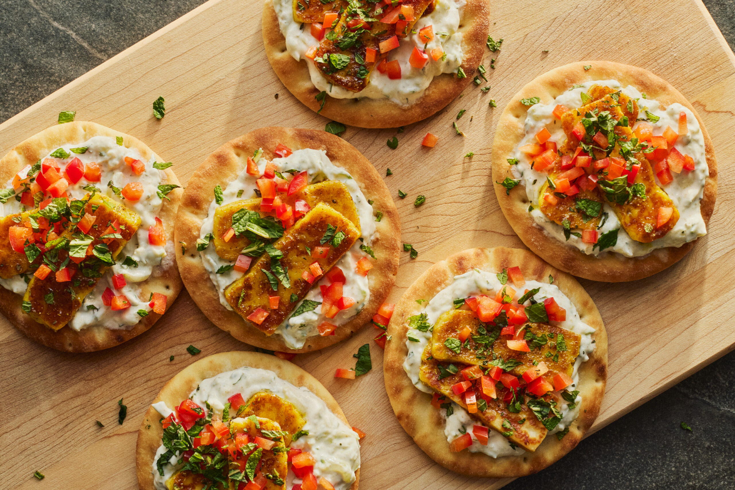 Naan au halloumi grillé